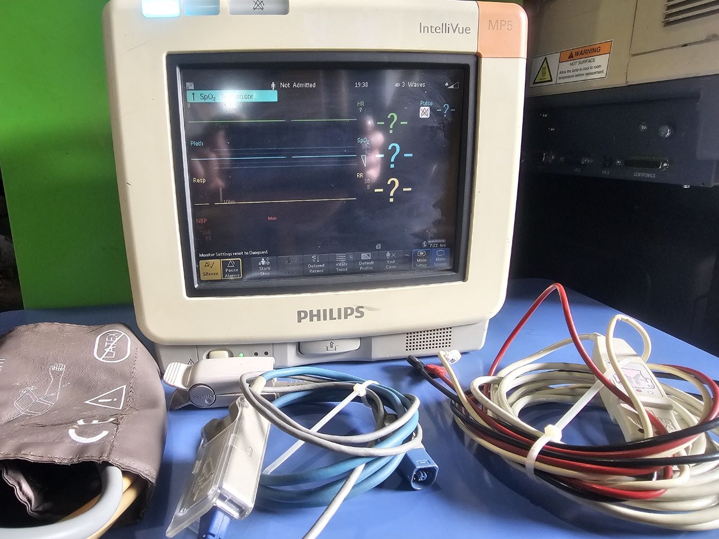 PHILIPS INTELLIVUE MP5 PORTABLE PATIENT MONITOR