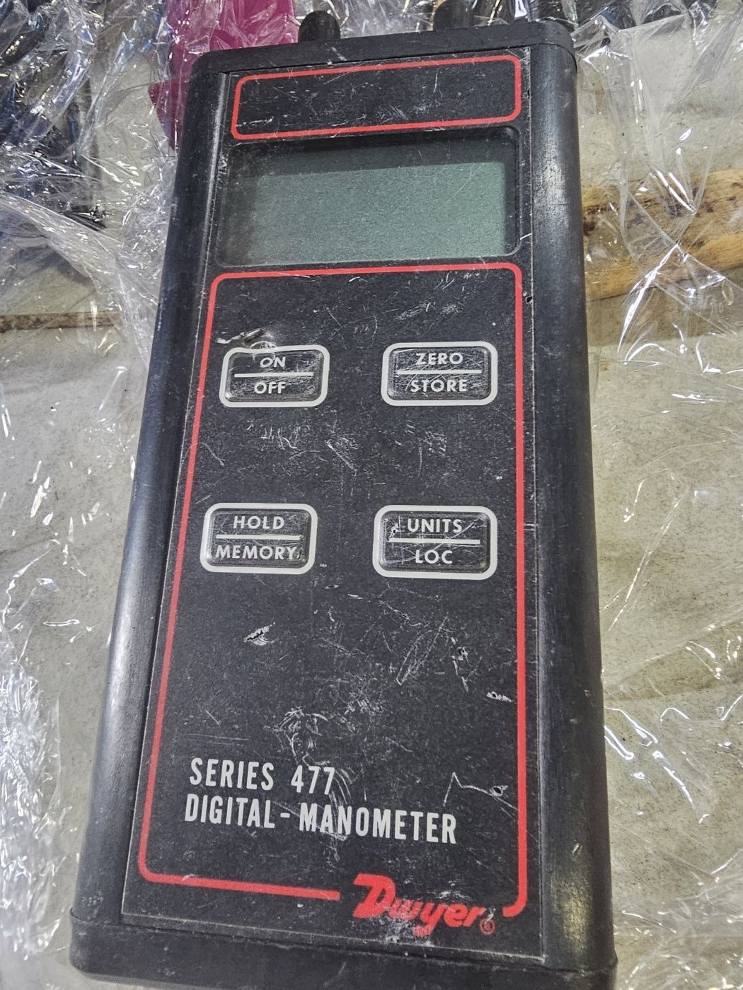 Dwyer 477-1-fm handheld digitalmanometer, 11psi